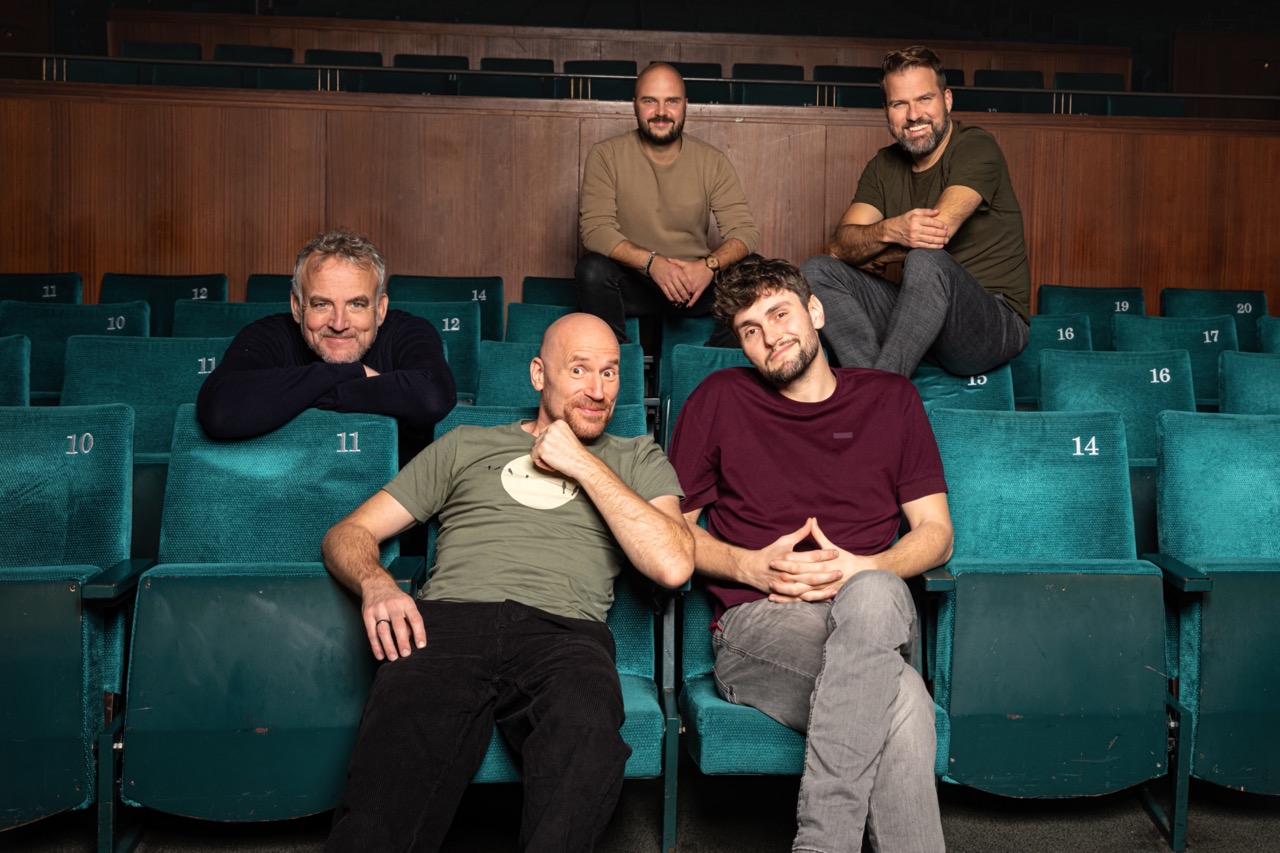 67288dcbcaa57205eb1313f9_Gruppe Kino 2 Groß