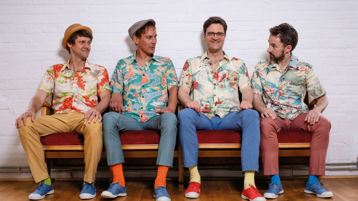 a. Foto zeigt von links: Franky Fuzz, René Bosem, Bodo Wartke, Robert Memmler
b. Bitte nennen Sie bei Abdruck den Fotografen: Sven A. Hagolani; Abdruck nur gegen Namensnennung.
c. Weitere Informationen zu Bodo Wartke und zum Programm "In guter Begleitung" im Pressebereich unter www.bodowartke.de